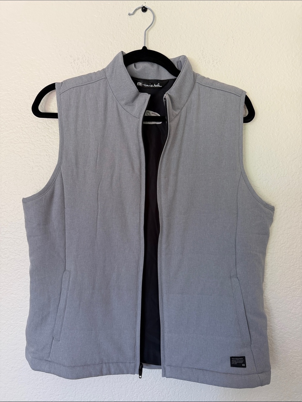 Travis Mathew woman’s Light Gray Sleeveless Zip Vest medium